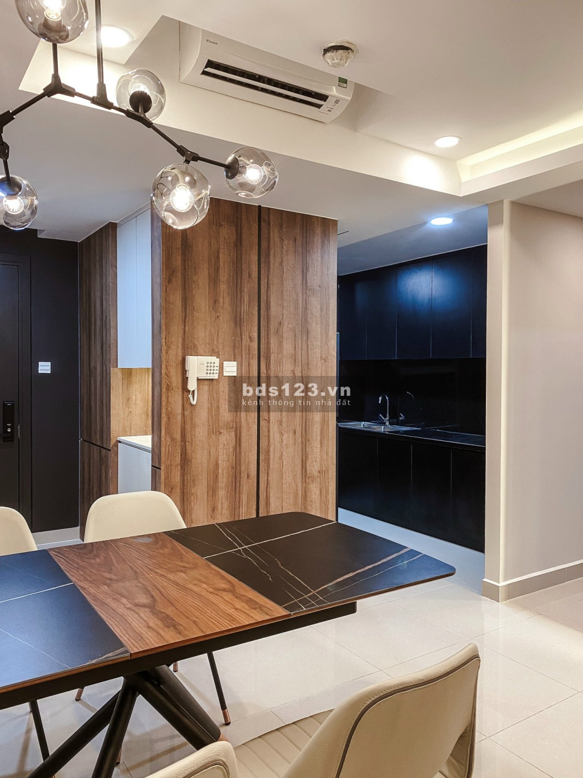 Bán gấp căn hộ 2PN, 76m2, lầu 1X, view ĐN, 4.250 tỷ đã VAT + phí chuyển nhượng. LH 0903681920
