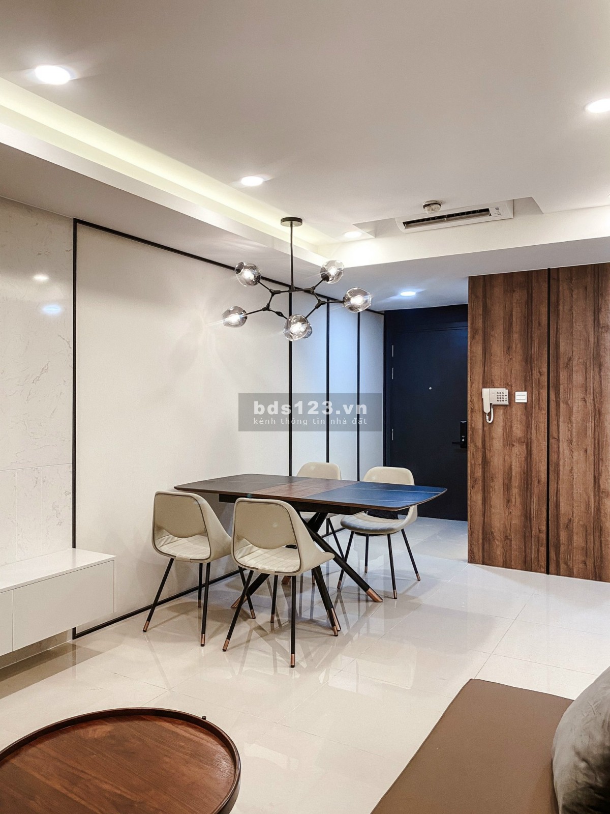 Bán gấp căn hộ 2PN, 76m2, lầu 1X, view ĐN, 4.250 tỷ đã VAT + phí chuyển nhượng. LH 0903681920