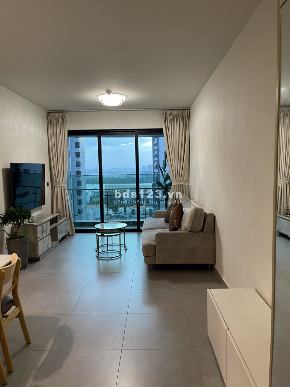 Nhà đang trống. Tận hưởng vẻ đẹp nội khu với căn hộ 2pn tại Feliz En Vista. LH Tâm: 0902.0506.43