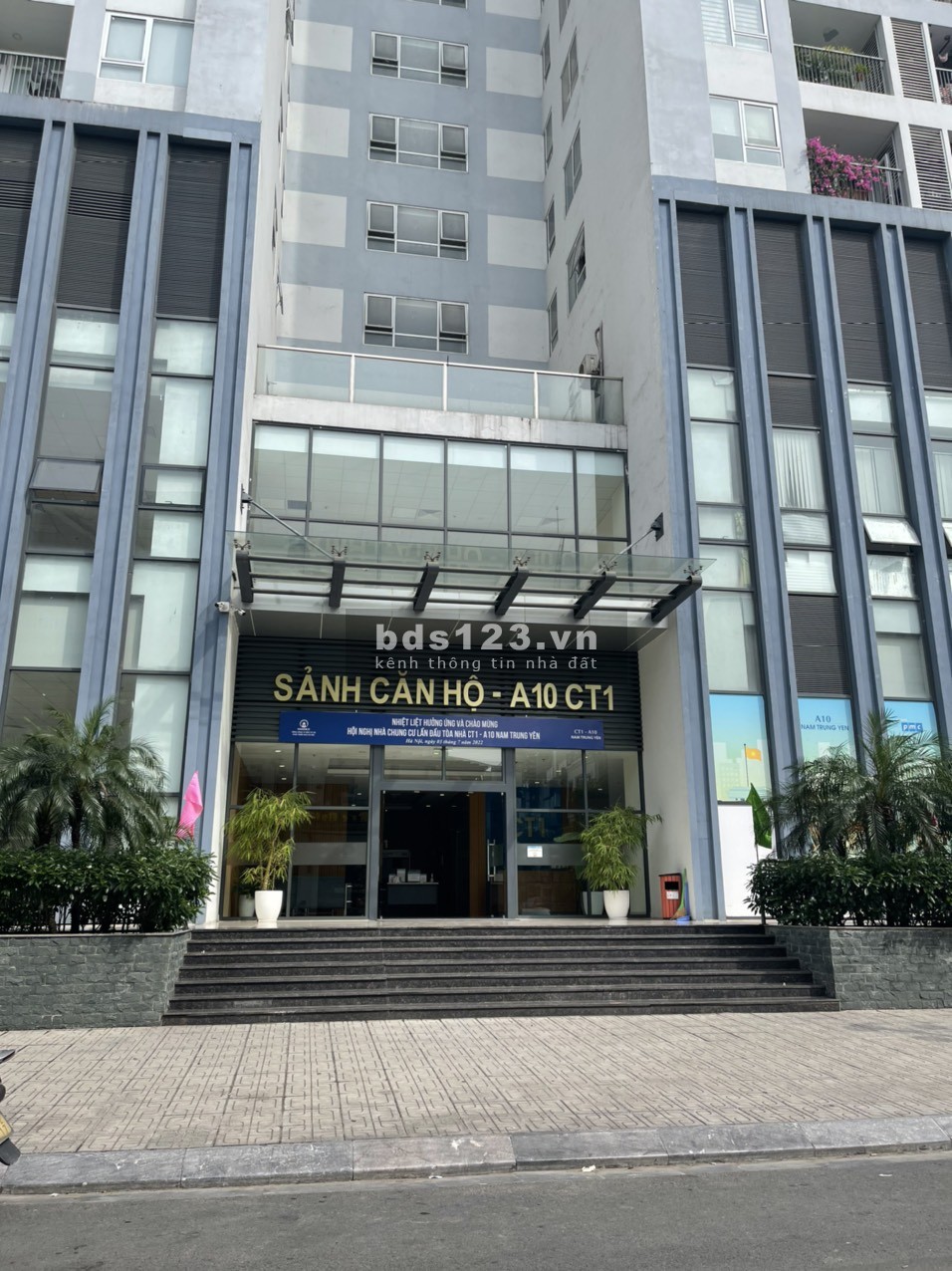 Bán gấp căn hộ chung cư A10 Nam Trung yên dt 102m2, 2 pn, 2 wc giá ưu đãi, lh 0886936562