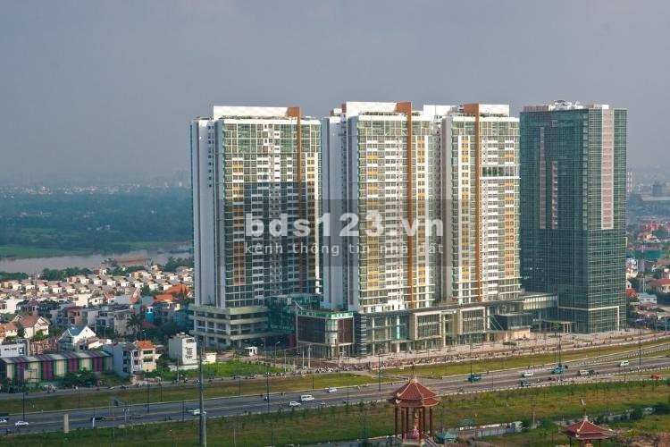 Cho thuê 3 PN + 3 WC 150 m2 Căn hộ The Vista An Phú Quận 2 view nhìn ra hồ bơi và Xa lộ Hà Nội