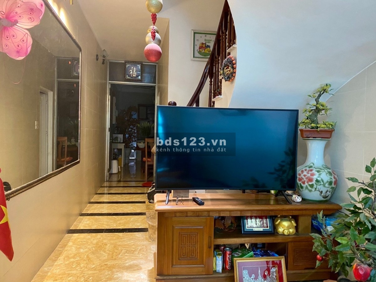 Siêu đẹp Nguyễn Văn Trỗi ô tô đậu thoáng trước sau diện tích 52m2 giá 6.2 Tỷ