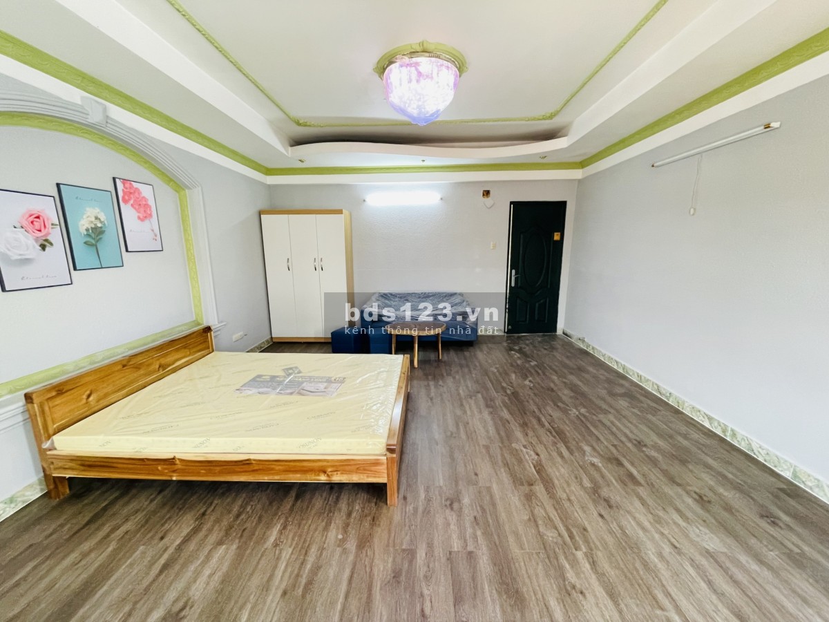 Cho thuê phòng máy lạnh có nội thất và ban công tại Tân Bình khu an ninh yên tĩnh