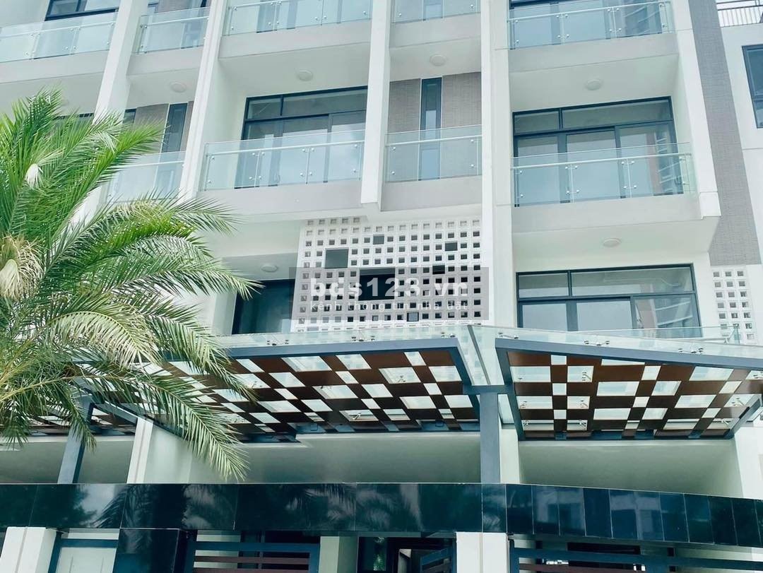 Bán nhà mới xây mới 1 trệt, 3 lầu ST, có gara ô tô, thang máy hồ bơi Nguyễn Thị Định Q. 2