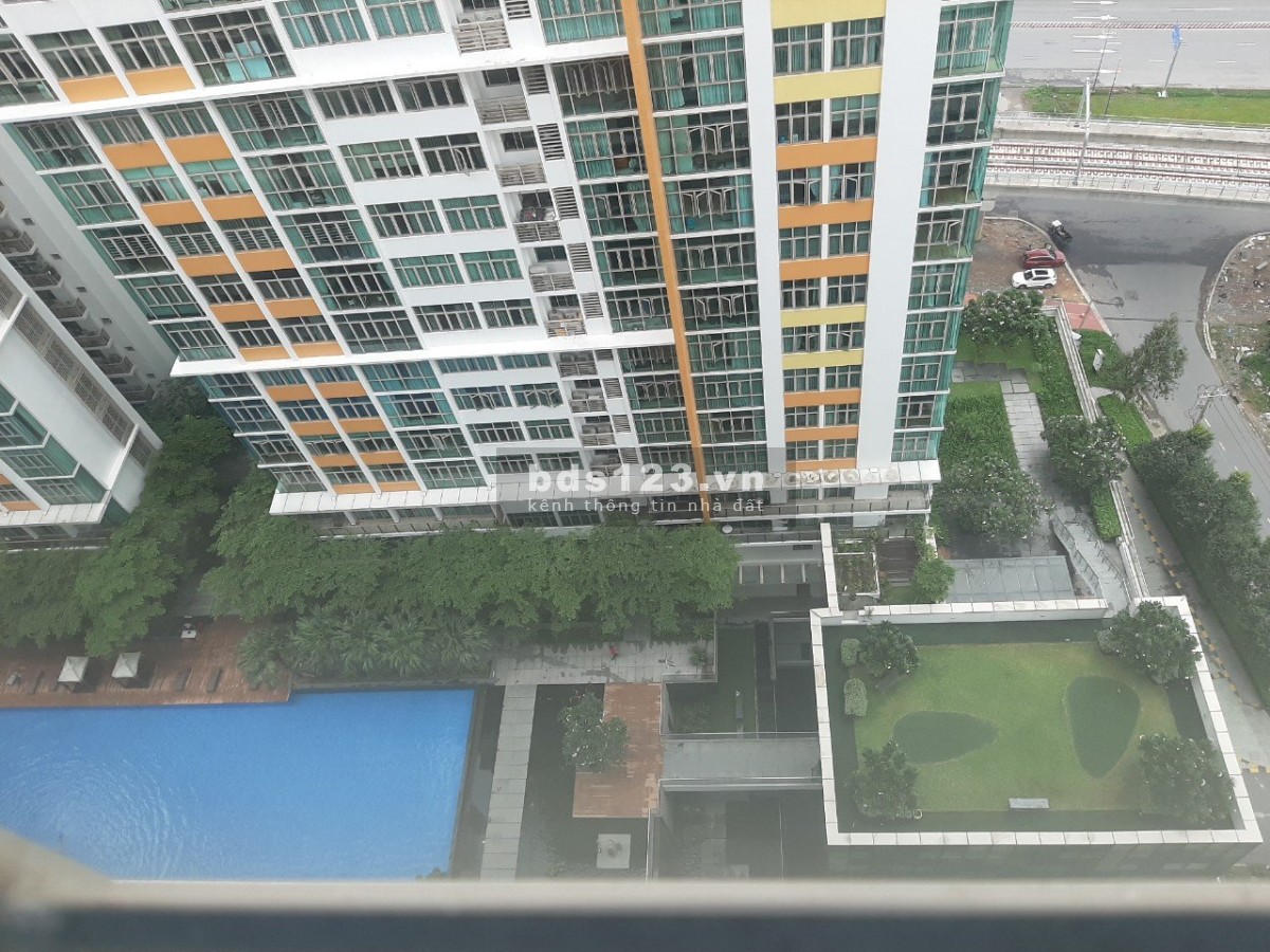 Cho thuê 3 PN + 3 WC 150 m2 Căn hộ The Vista An Phú Quận 2 view nhìn ra hồ bơi và Xa lộ Hà Nội