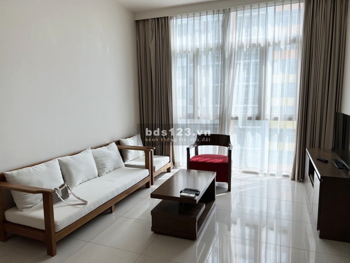 Cho thuê 3 PN + 3 WC 150 m2 Căn hộ The Vista An Phú Quận 2 view nhìn ra hồ bơi và Xa lộ Hà Nội