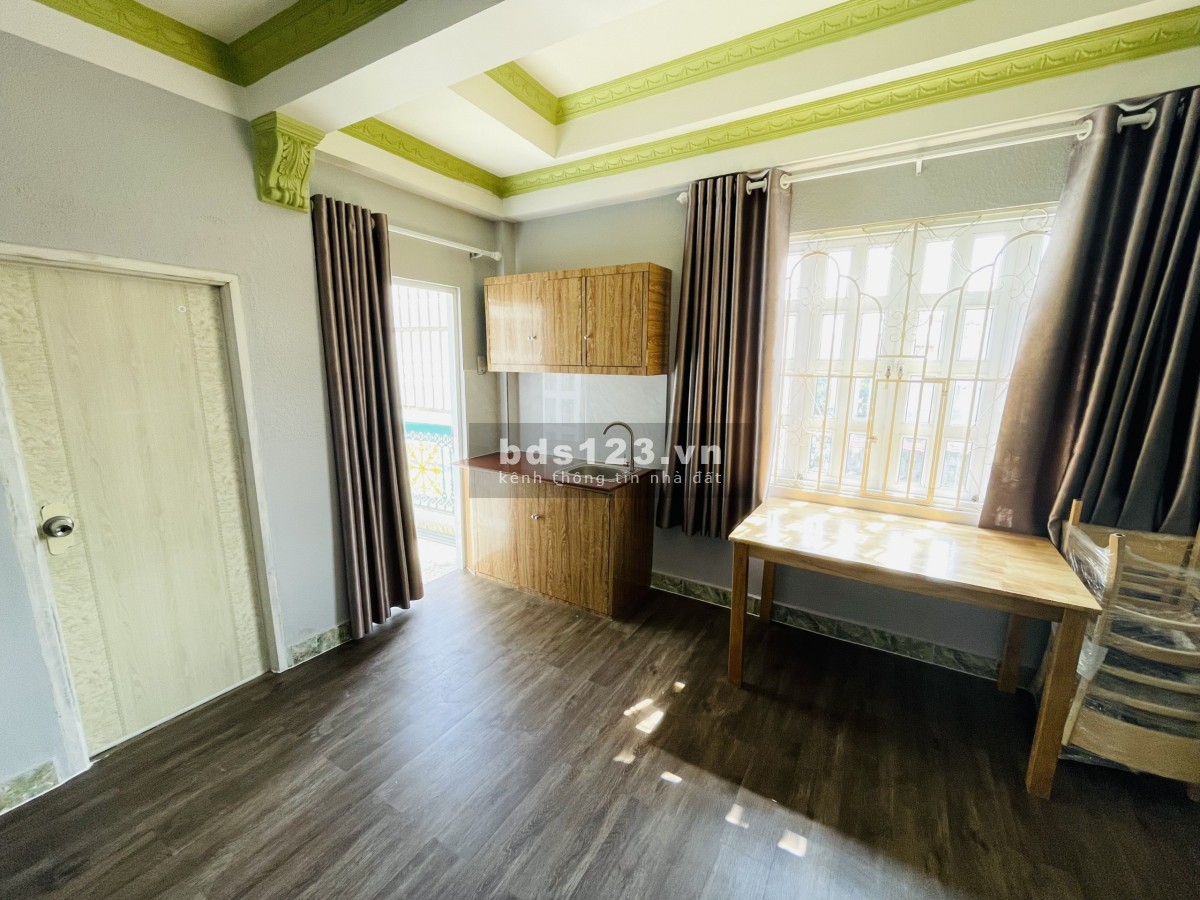Cho thuê phòng máy lạnh có nội thất và ban công tại Tân Bình khu an ninh yên tĩnh