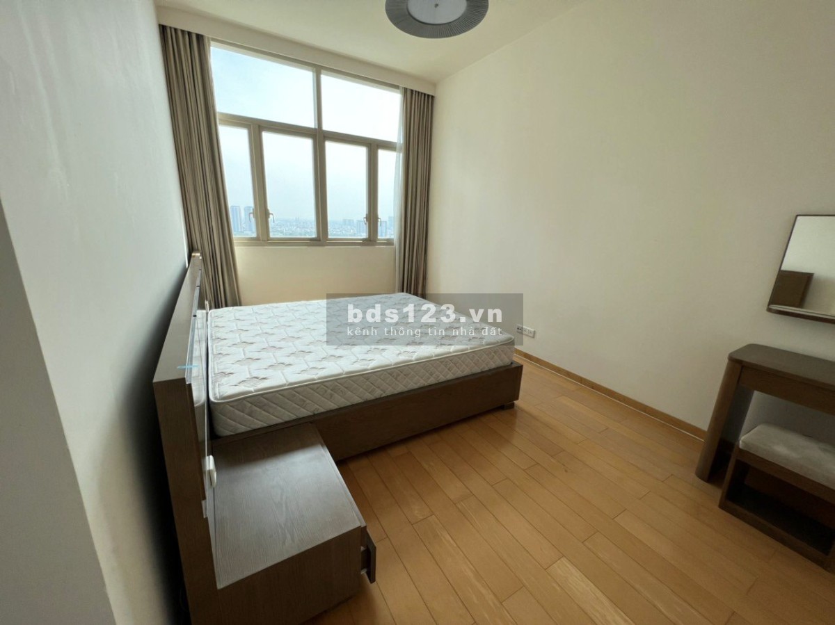 Cho thuê 3 PN + 3 WC 150 m2 Căn hộ The Vista An Phú Quận 2 view nhìn ra hồ bơi và Xa lộ Hà Nội
