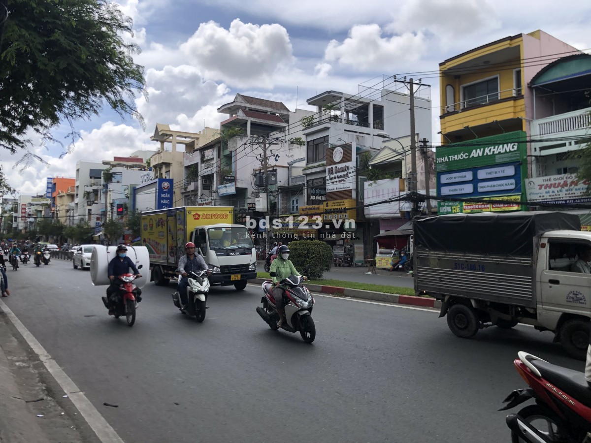 Cho thuê mặt bằng siêu đẹp diện tích 60m2 góc vòng xoay giá thương lượng