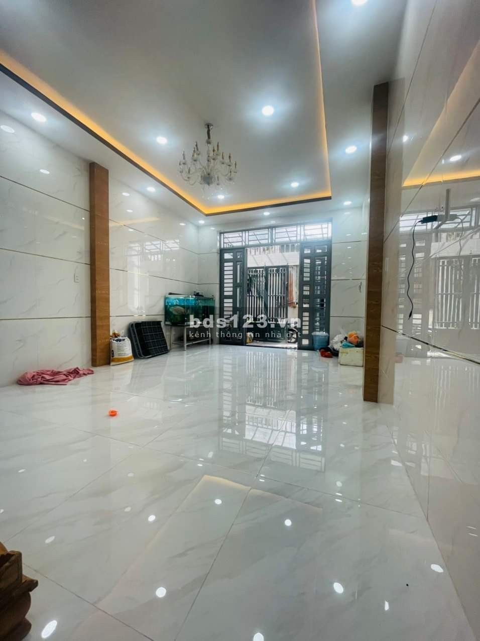 Bán nhà 4 tầng thiết kế đẹp mới Quận Tân Phú, đường Lê Văn Phan, dt 4.2x17m giá nhích 9 tỷ