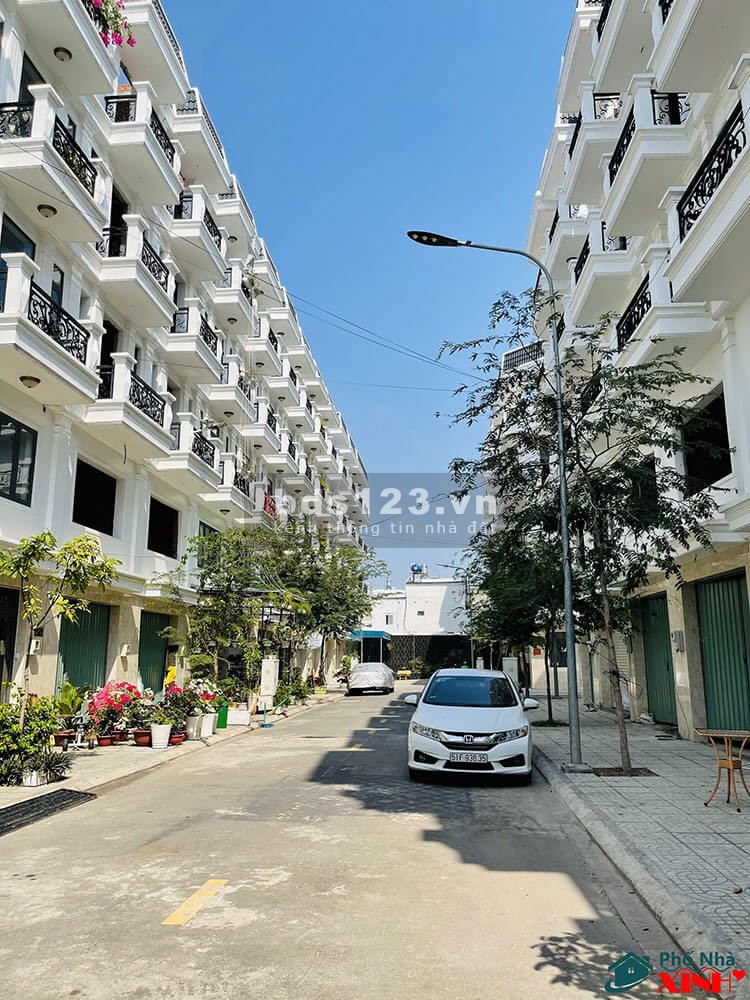 Chính chủ cần bán nhà mặt tiền quận 12, chưa qua sử dụng, khu nhà phố an ninh