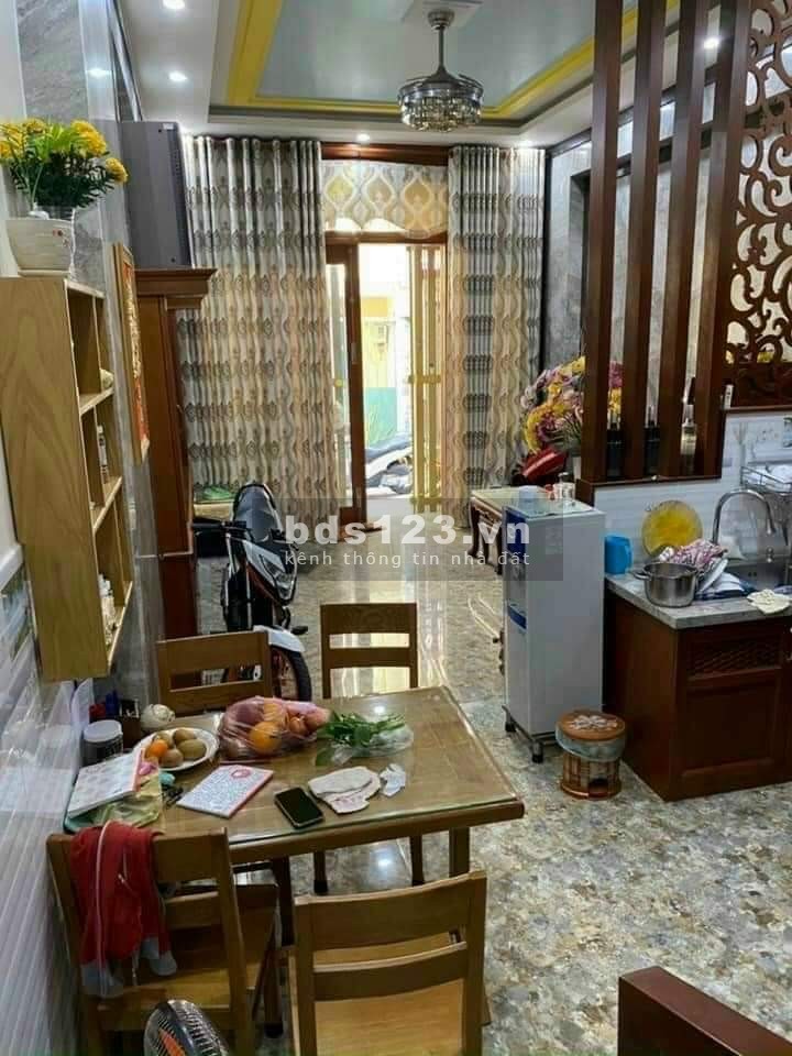 Bán nhà đẹp 4 tầng ngay chợ Tân Hương Quận Tân Phú, 4x17m, NHÍCH 4 TỶ