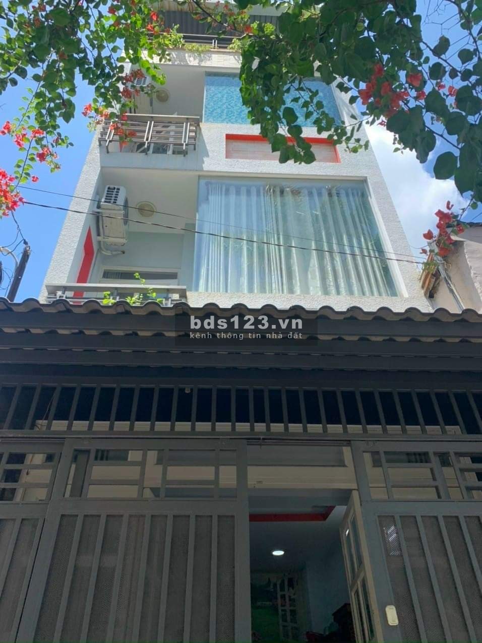 Bán nhà đẹp 4 tầng ngay chợ Tân Hương Quận Tân Phú, 4x17m, NHÍCH 4 TỶ