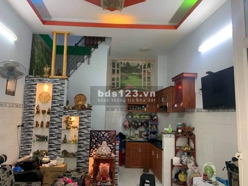 Bán nhà đẹp 4 tầng ngay chợ Tân Hương Quận Tân Phú, 4x17m, NHÍCH 4 TỶ