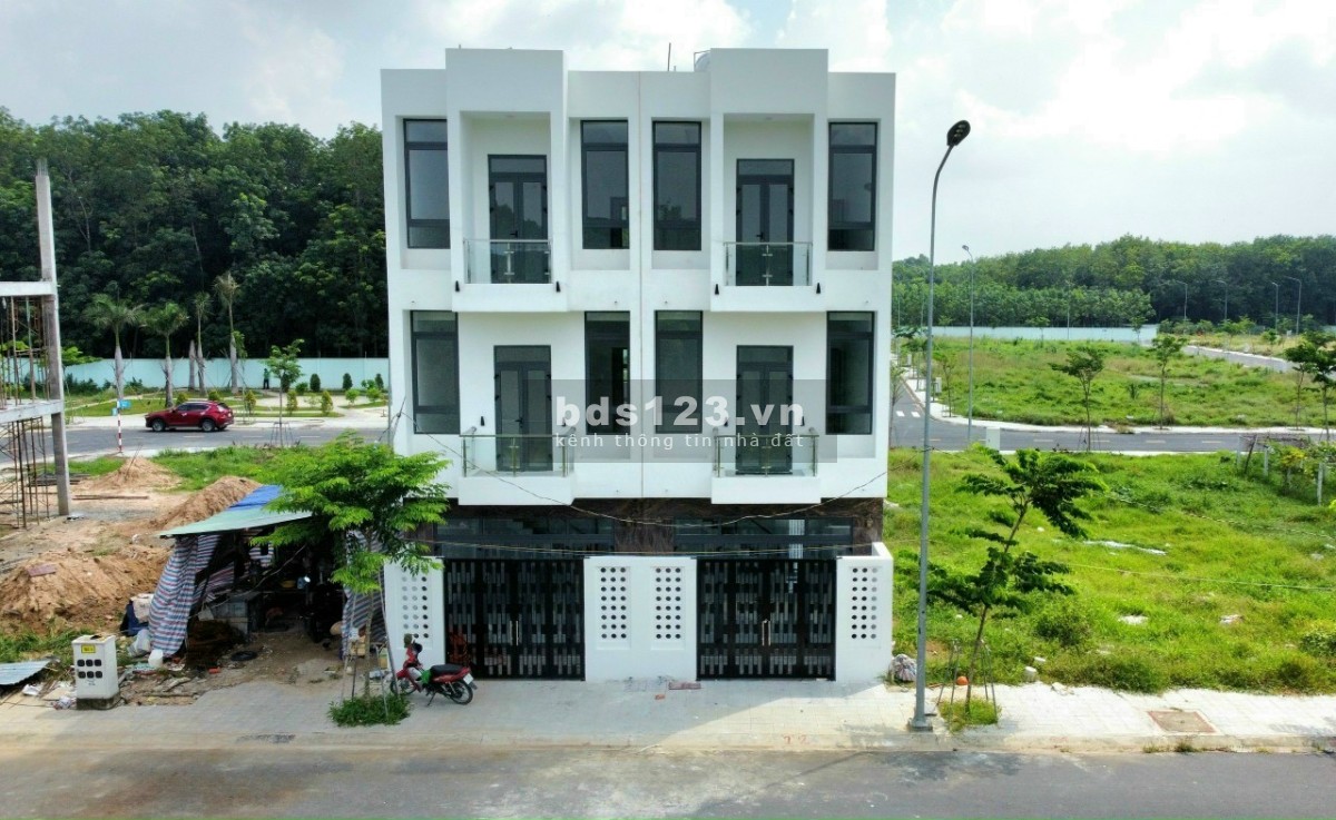 Đất nền thổ cư- kinh doanh mặt tiền chợ thương mại Nhật Huy, Hòa Lợi, Bến Cát