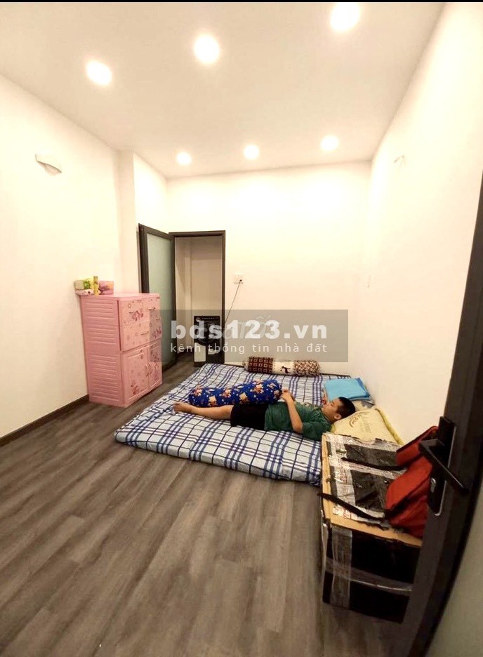 Bán nhà 2 lầu hẻm 122 Tôn Đản Quận 4 hẻm thông xe hơi 4m lh 0937423033