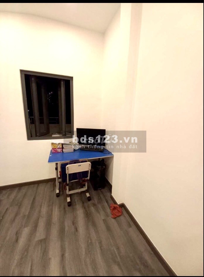 Bán nhà 2 lầu hẻm 122 Tôn Đản Quận 4 hẻm thông xe hơi 4m lh 0937423033