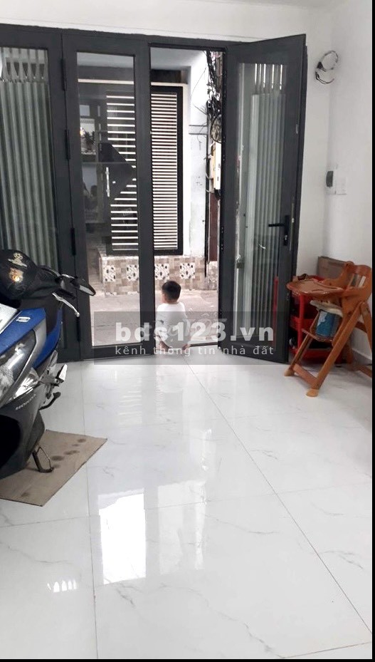 Bán nhà 2 lầu hẻm 122 Tôn Đản Quận 4 hẻm thông xe hơi 4m lh 0937423033