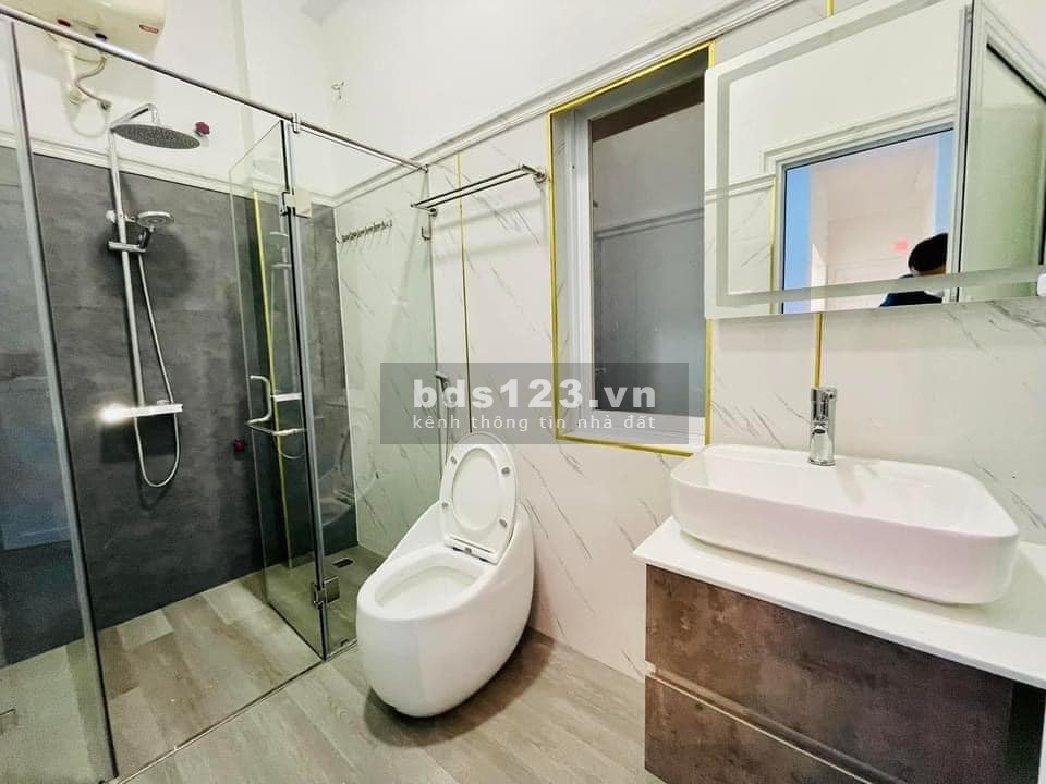 Đường Láng Quận Đống Đa dtsd 41m2 giá 5.2 tỷ ô tô đỗ cửa an sinh tốt ngõ thông