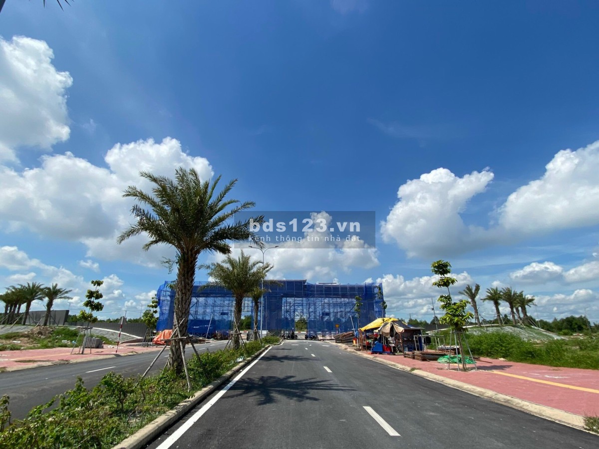 Chủ cần tiền bán rẻ lô đất dự án Mega City 2 đối diện đường 25C 100m, lh 0936184742