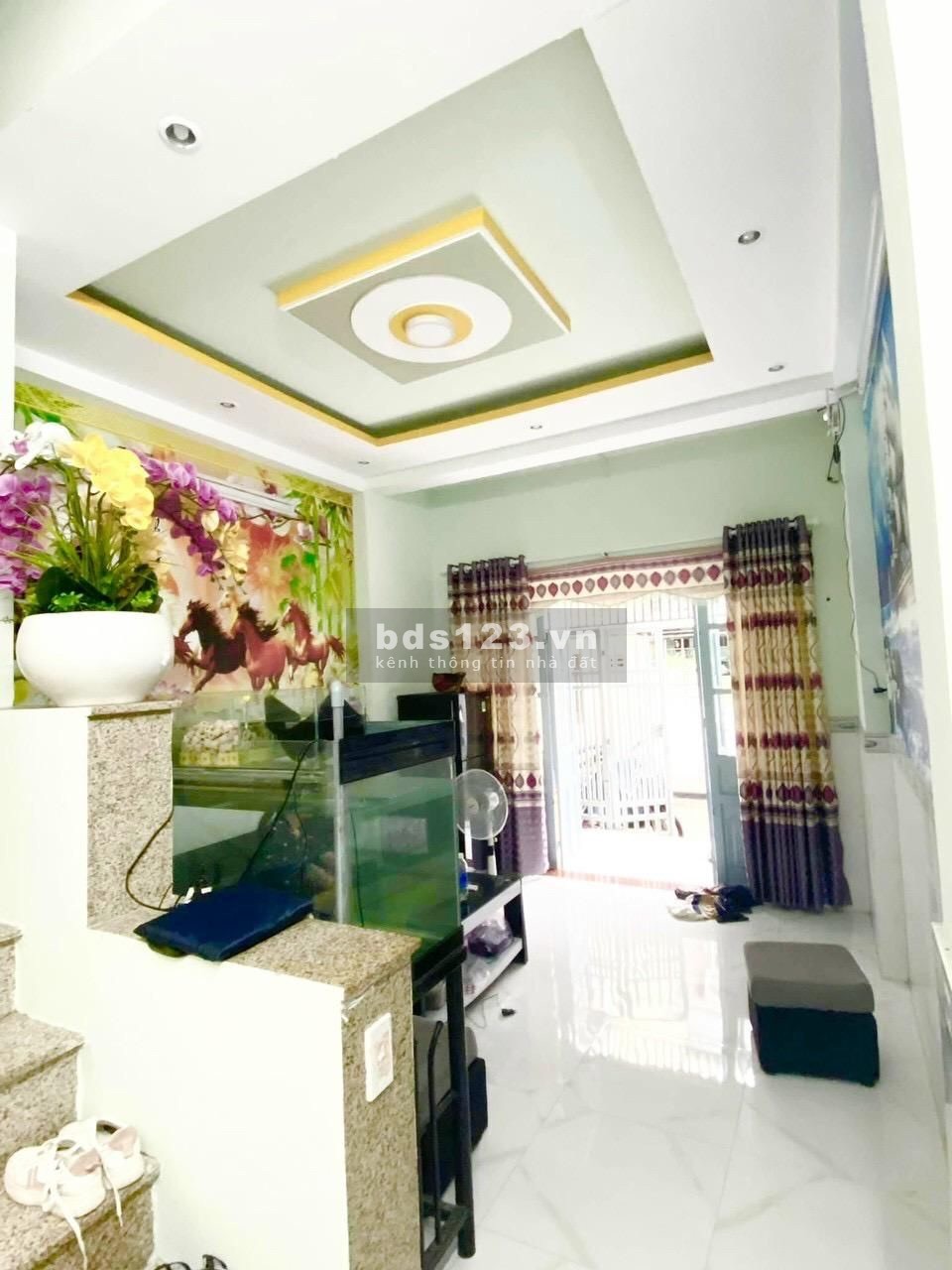Nhà mới dọn ở ngay đường Hương Lộ 2, Quận Bình Tân, DT 65m2, 2 tầng chỉ 2...tỷ