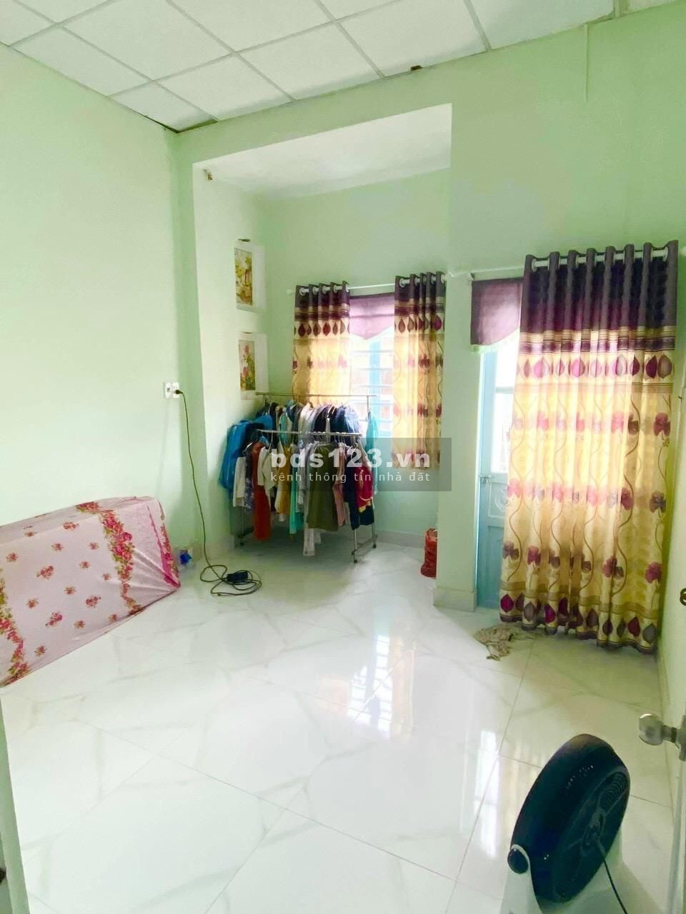 Nhà mới dọn ở ngay đường Hương Lộ 2, Quận Bình Tân, DT 65m2, 2 tầng chỉ 2...tỷ