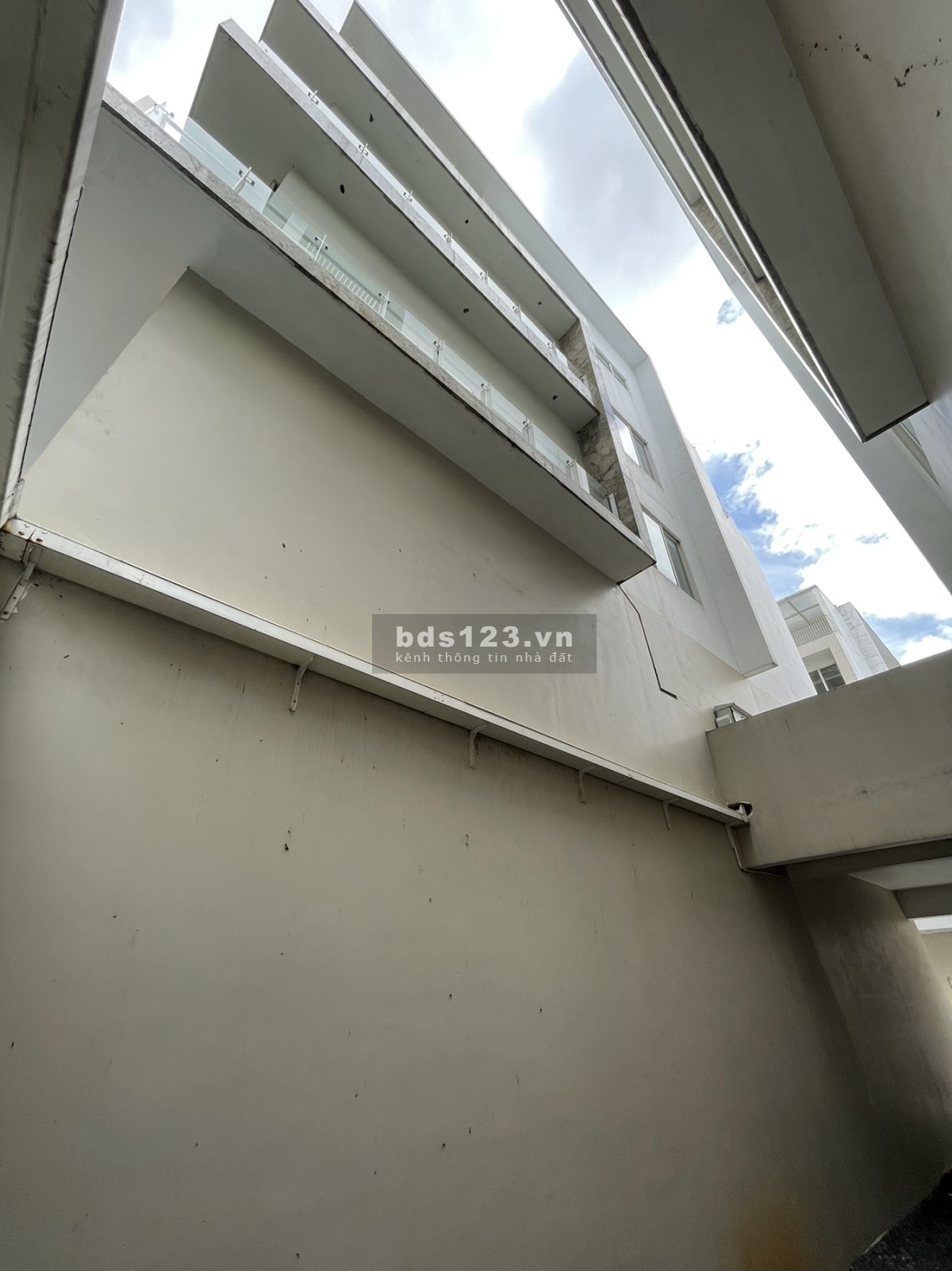 Cho thuê văn phòng khu đô thị Sala Quận 2, 2 mặt tiền lớn
