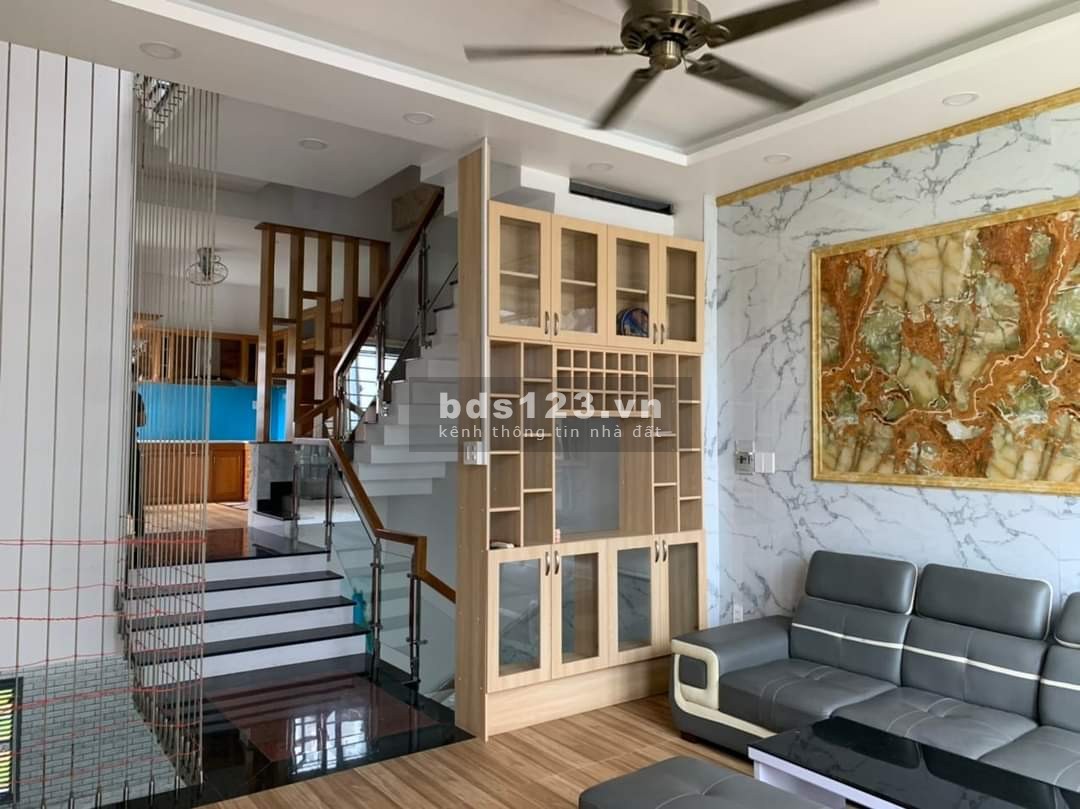 Bán nhà lớn 5 tầng đúc bê tông hẻm xe hơi Bình Tân, dt 4.5x13m giá chỉ nhỉnh 5 tỷ