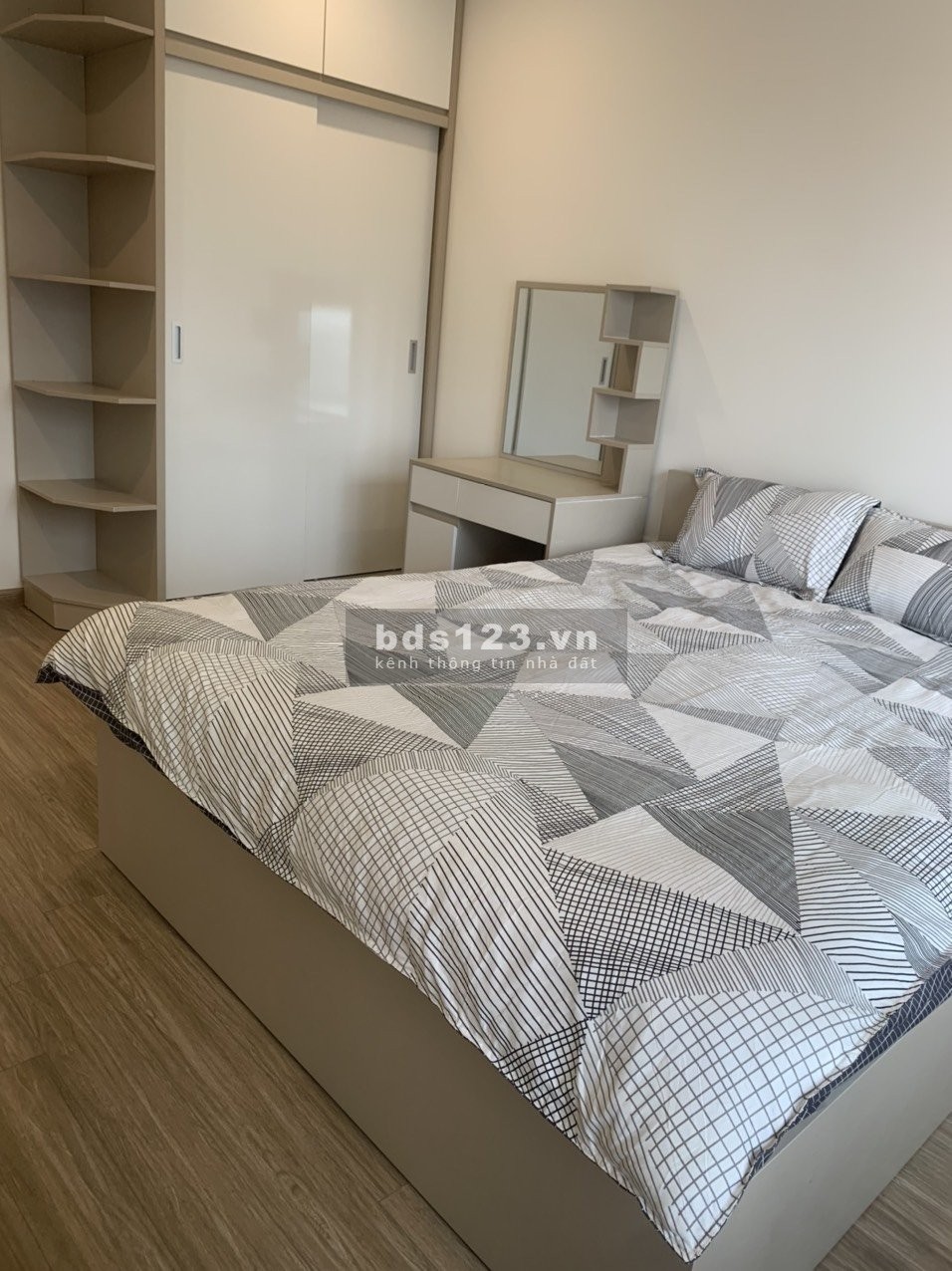 Cắt lỗ căn 3PN rộng rất Vinhomes Smart City, khu S4, 106m2, 4.2 tỷ bao phí, hướng mát