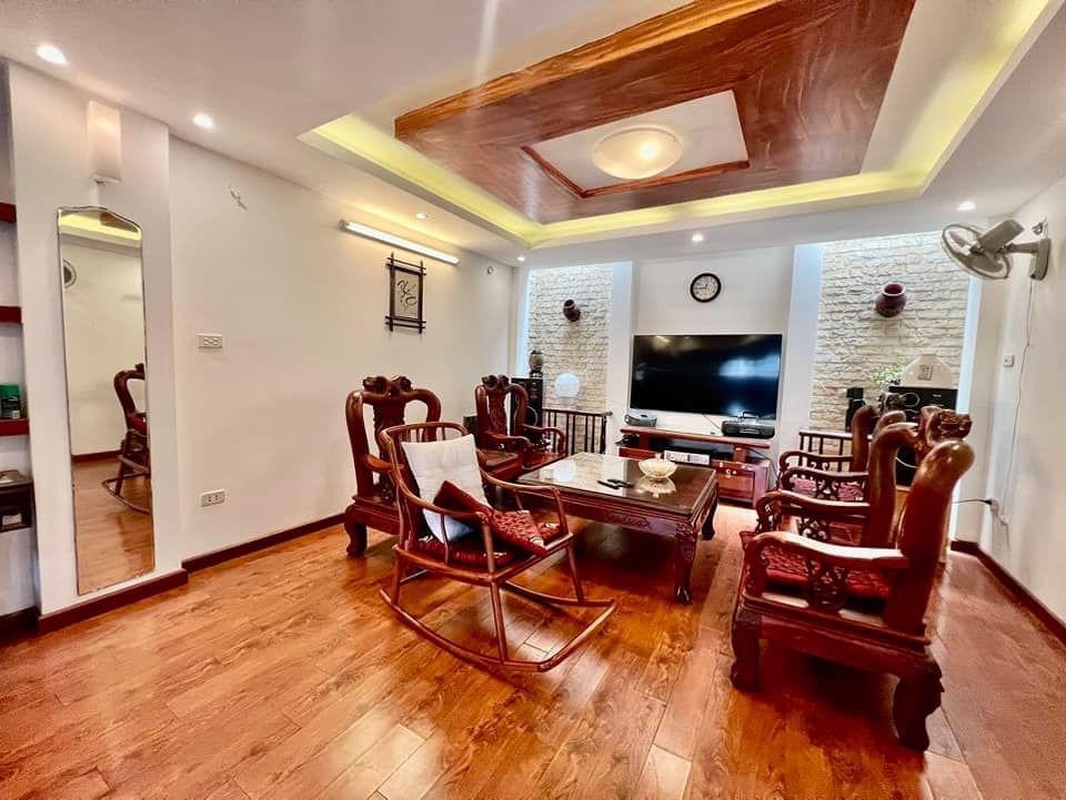 Cần bán gấp nhà diện tích 70m2 phố Quang Nhân ô tô đỗ cửa, lh 0967163333
