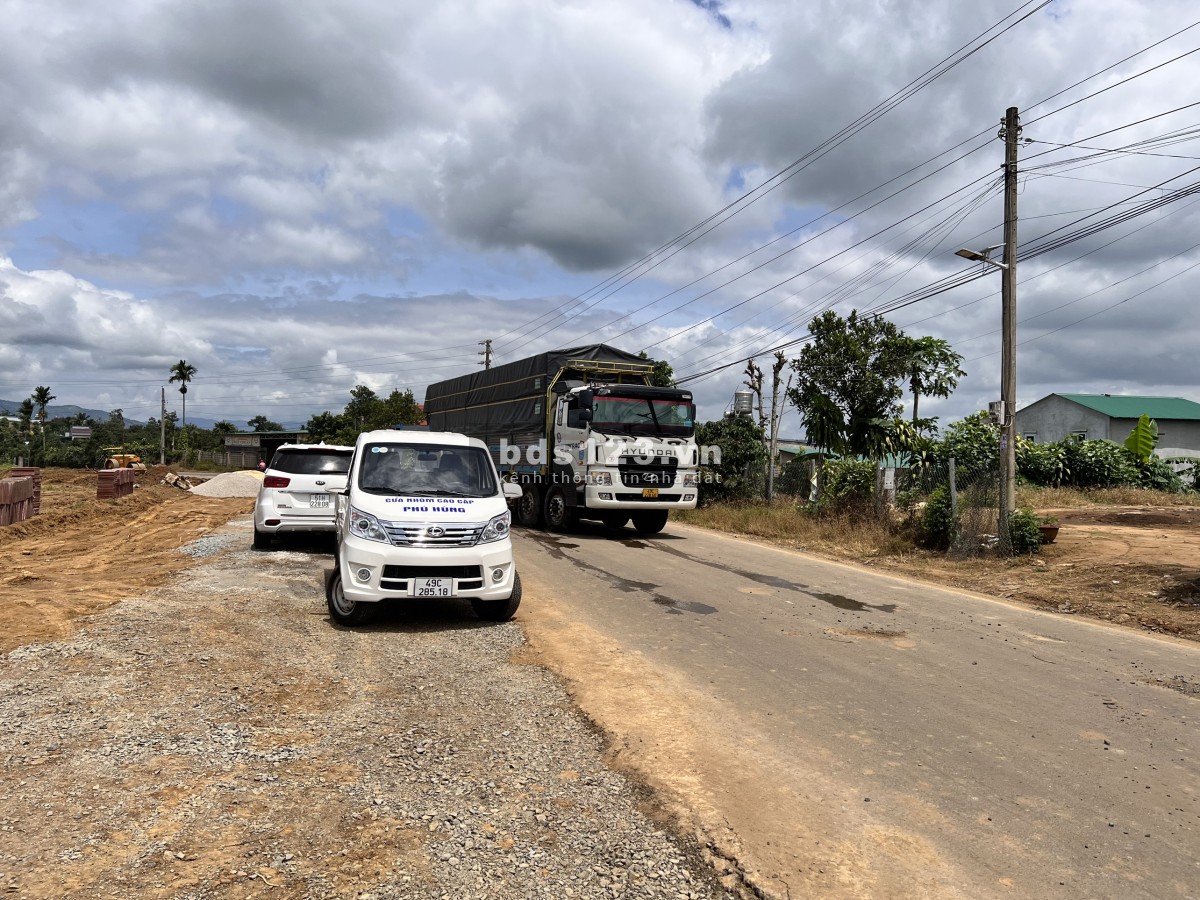 Cần bán gấp nền đất thổ Bảo Lộc, QL20 đi vô 3km. LH: 0976988608 Khiêm để xem đất