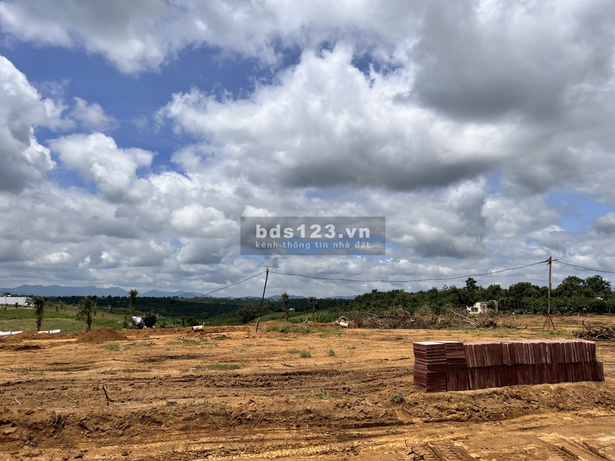 Cần bán gấp nền đất thổ Bảo Lộc, QL20 đi vô 3km. LH: 0976988608 Khiêm để xem đất