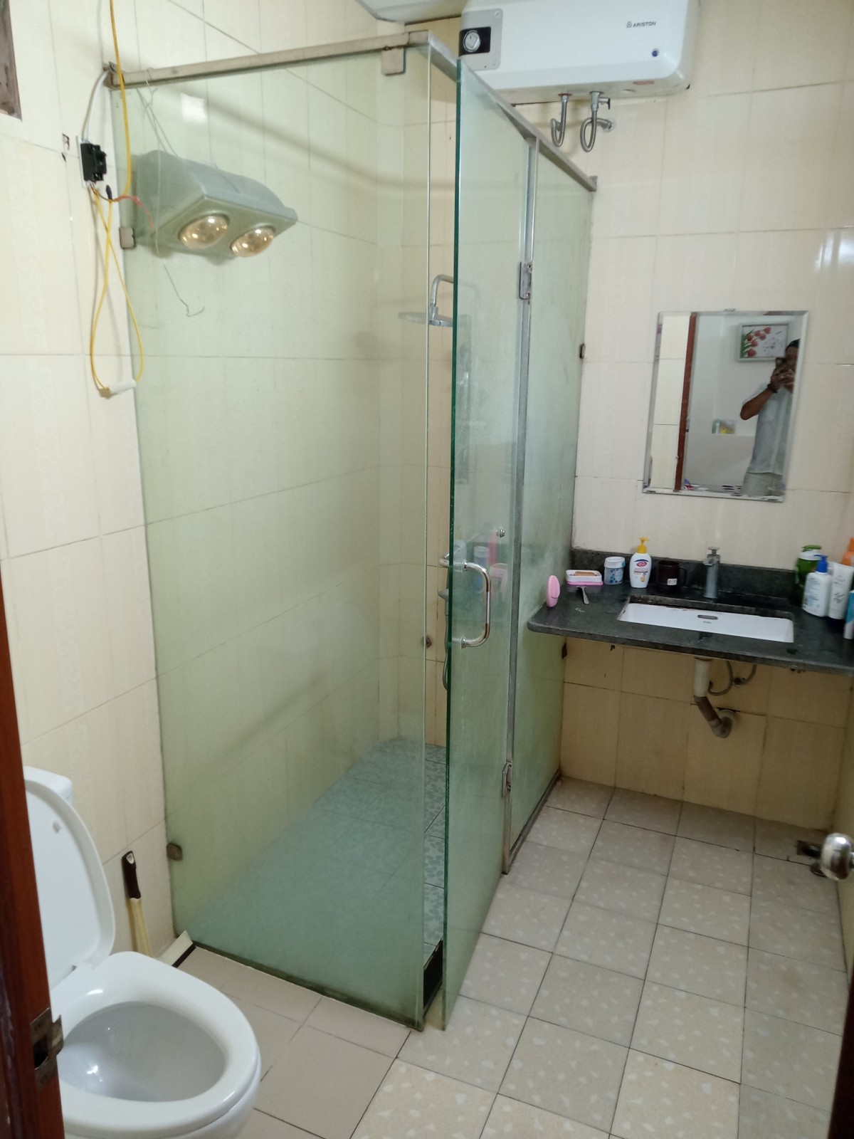 Gia đình cần bán căn nhà ở Thụy Khuê 48m2, giá 3 tỷ 8 thương lượng chính chủ