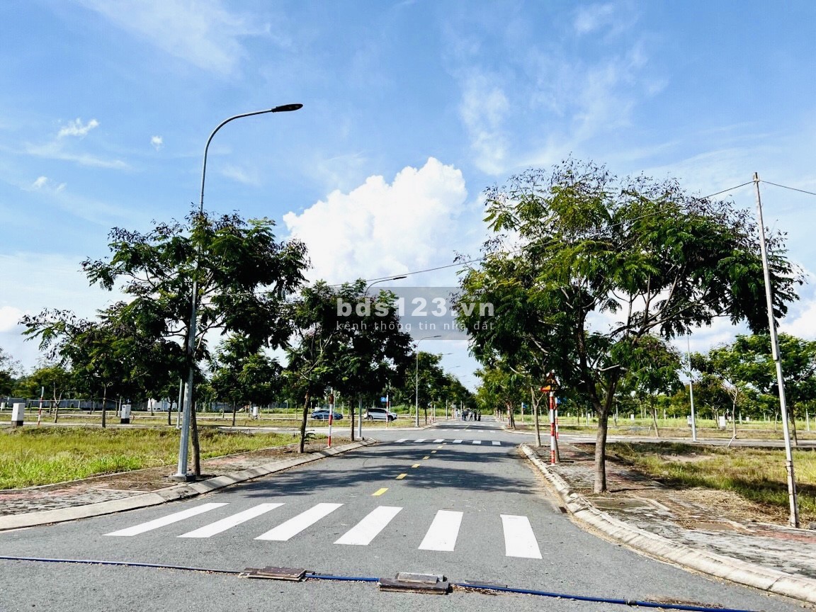 Bán gấp Lô Đất Nền Mặt Tiền Bến Lức - SHR - giá chỉ từ 18tr/m2 - Trả chậm dài hạn không lãi suất.