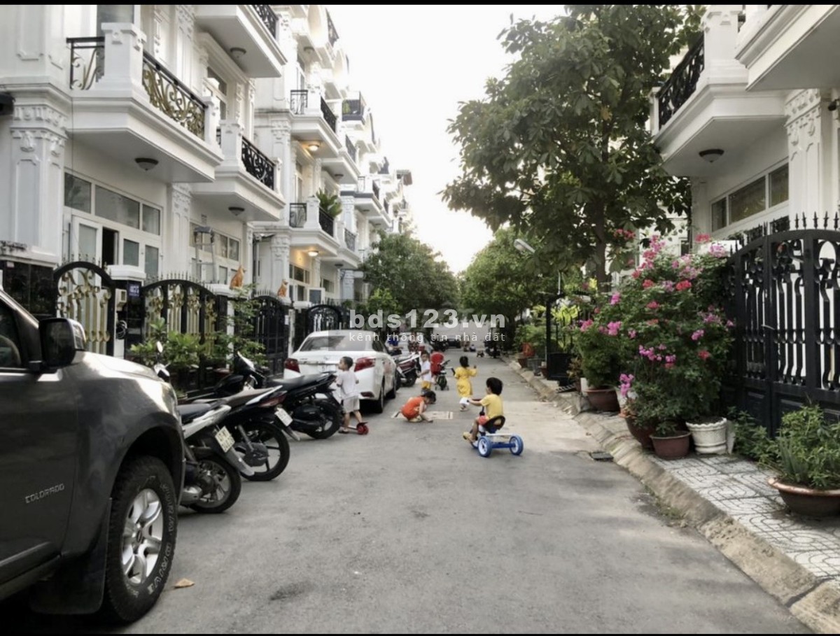 Bán nhà 1 trệt 3 lầu đường Hà Huy Giáp Quận 12 diện tích 180m2 lh 0934343737
