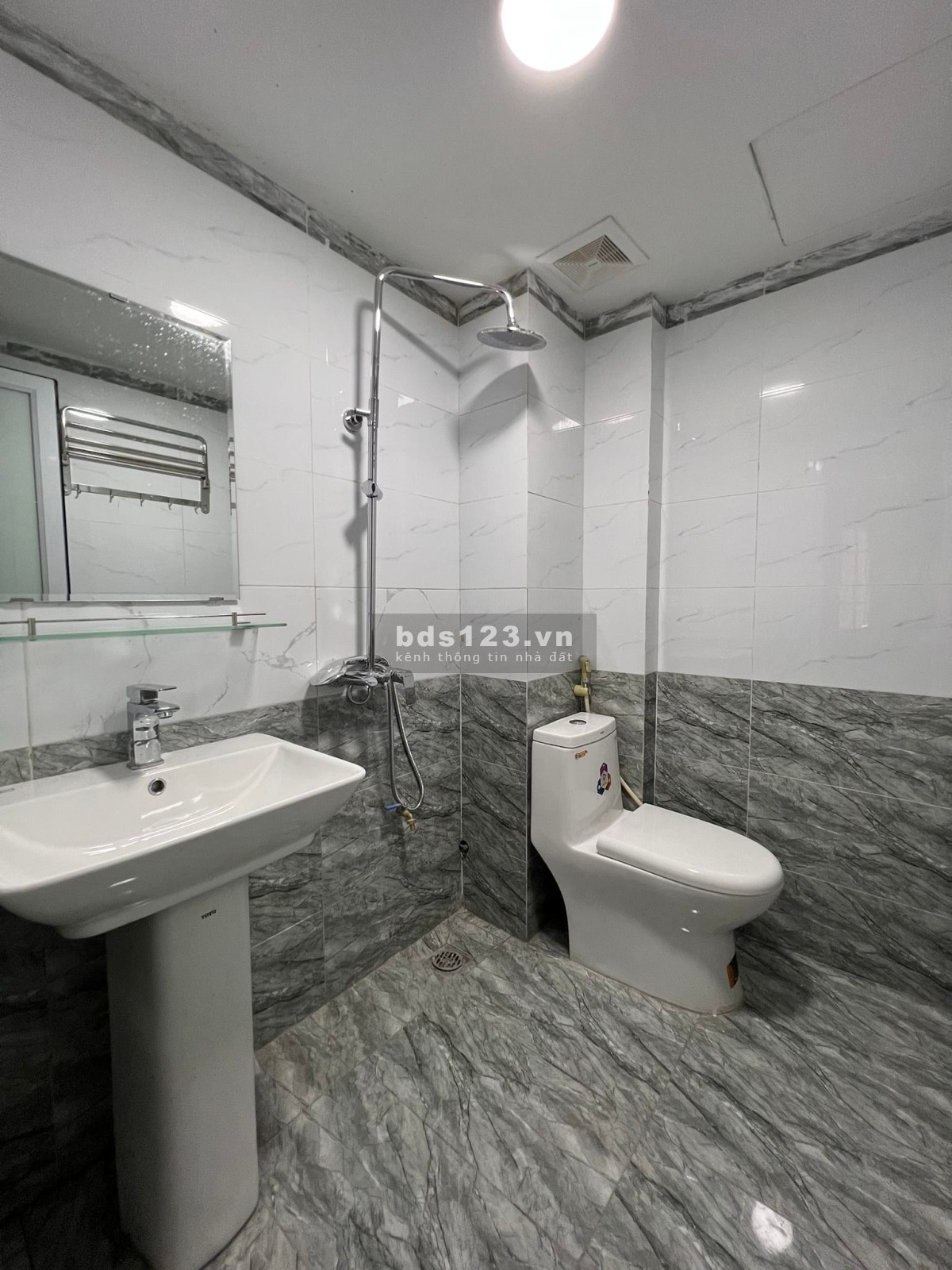 Bán nhà Kim Ngưu, Hai bà Trưng, dtsd 32m2 x 4 tầng, mt 4m, thiết kế hiện địa giá 4,5 tỷ