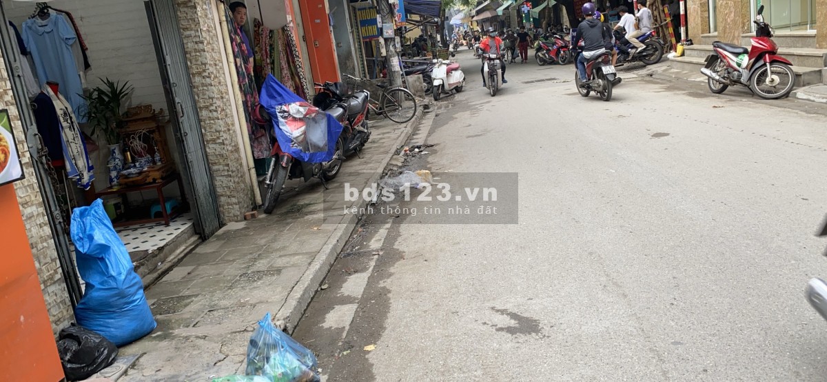 Bán nhà Nguyễn Văn Huyên, đẹp không tì vết diện tích 68m2, giá 13.8 tỷ