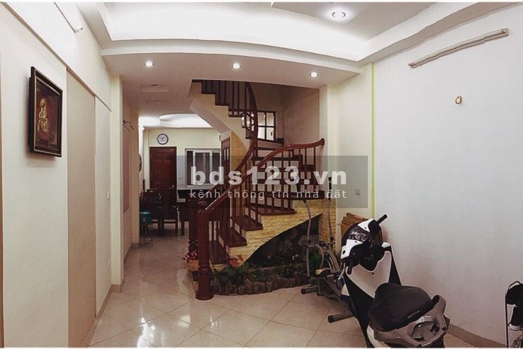 Bán nhà nguyên căn nở hậu giá cực tốt giá 3.69 tủ dt 38m2, sát Quận 1