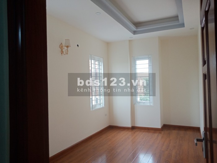 Bán nhà nguyên căn nở hậu giá cực tốt giá 3.69 tủ dt 38m2, sát Quận 1