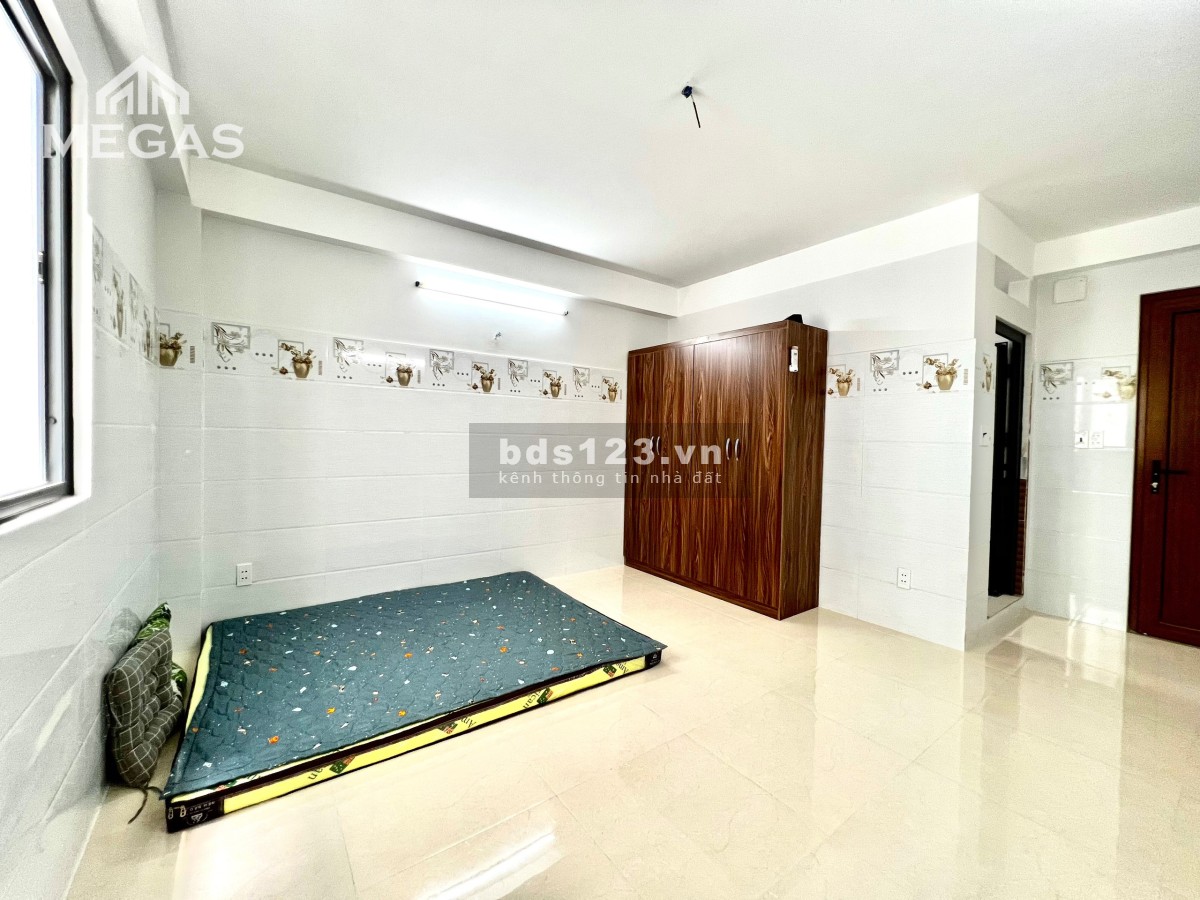 Phòng Mới Xây 100% Giá Rẻ Sẵn Nội Thất - Ban Công Riêng Ngay Ngã Tư Bốn Xã