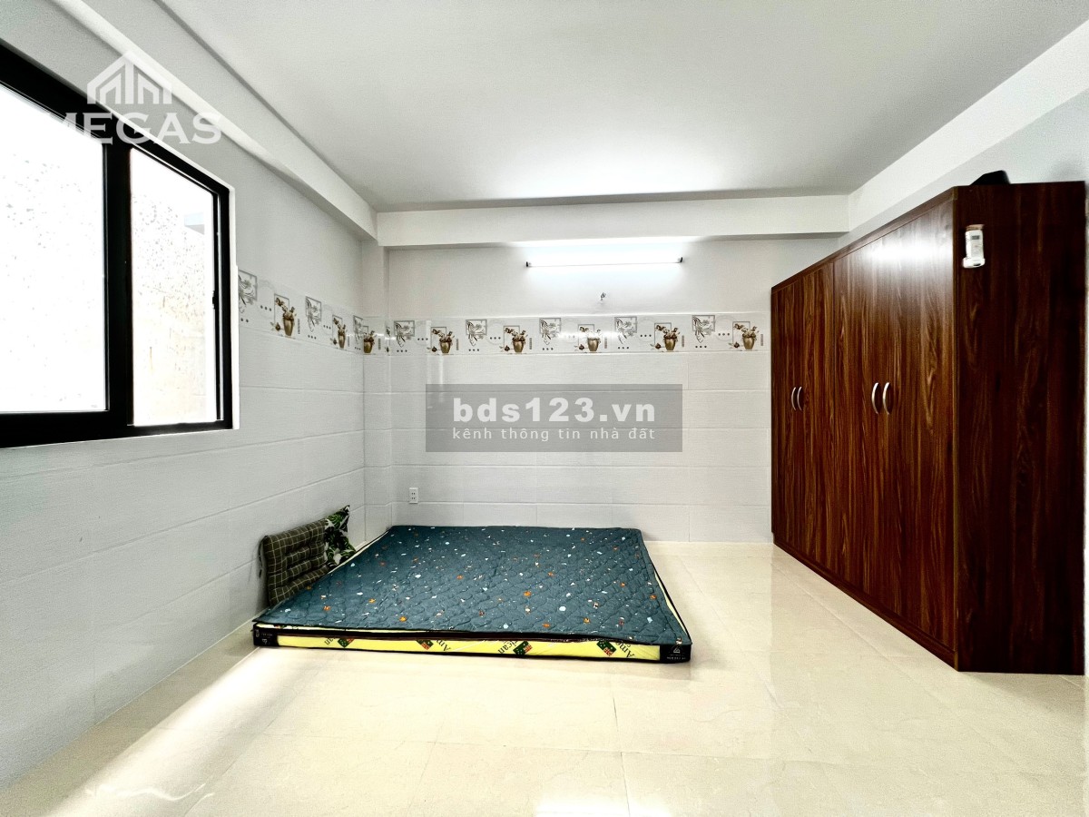 Phòng Mới Xây 100% Giá Rẻ Sẵn Nội Thất - Ban Công Riêng Ngay Ngã Tư Bốn Xã
