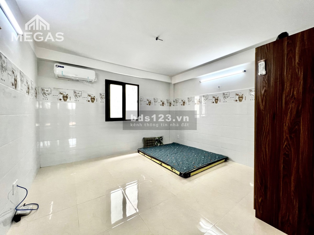 Phòng Mới Xây 100% Giá Rẻ Sẵn Nội Thất - Ban Công Riêng Ngay Ngã Tư Bốn Xã