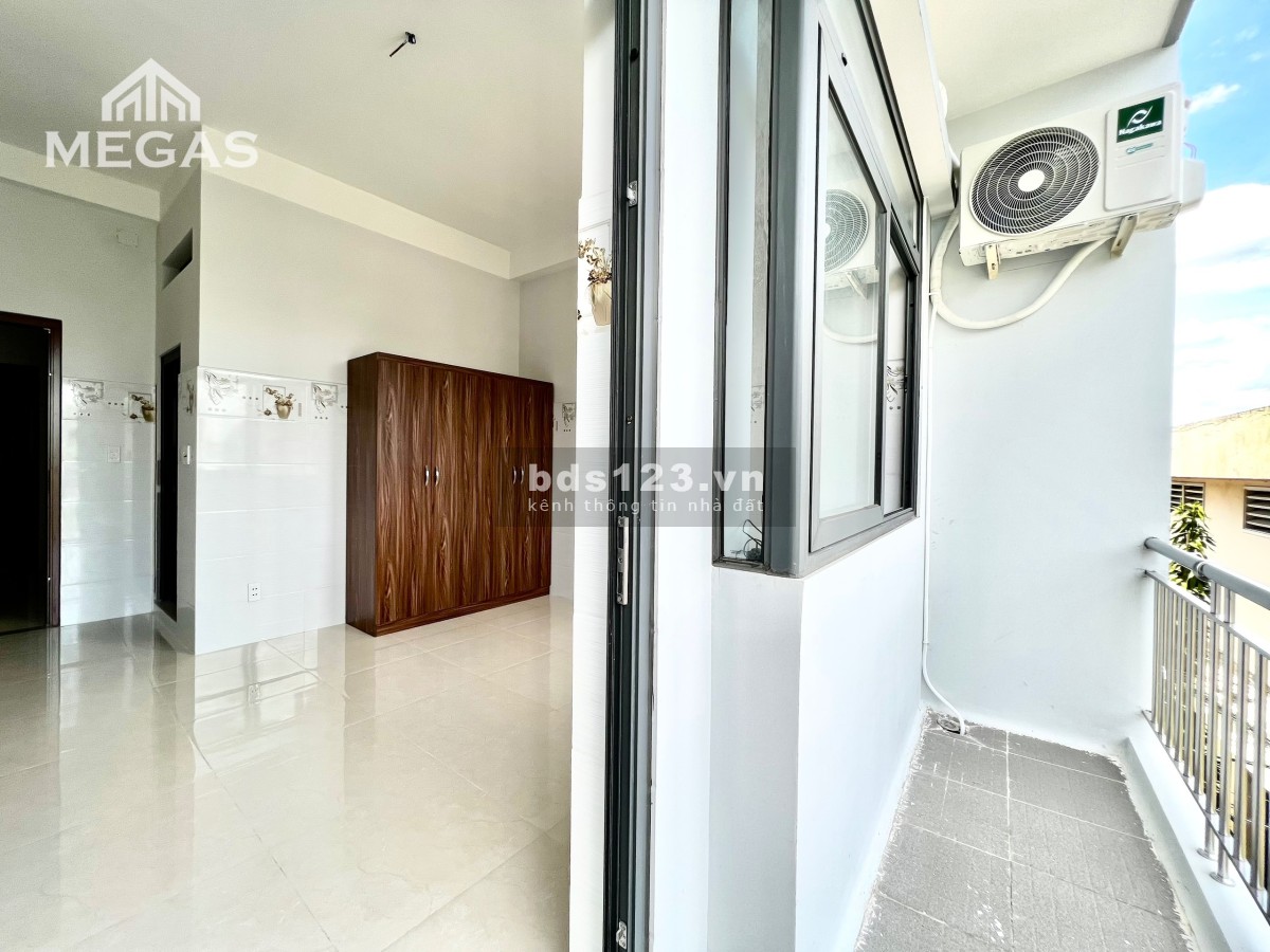 Phòng Mới Xây 100% Giá Rẻ Sẵn Nội Thất - Ban Công Riêng Ngay Ngã Tư Bốn Xã
