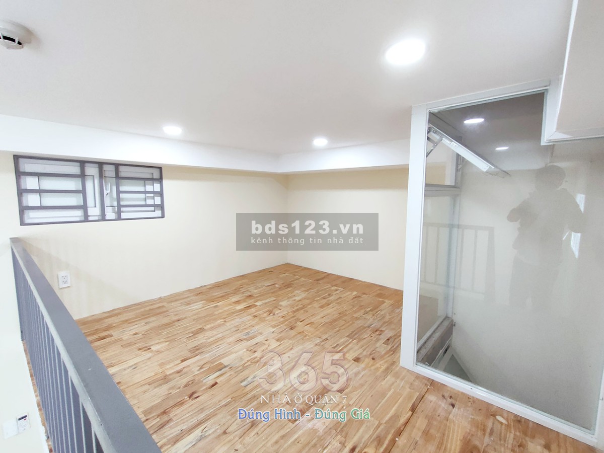 Phòng trọ có gác sạch sẽ, có máy lạnh, gần siêu thị Lotte Quận 7 giá tốt