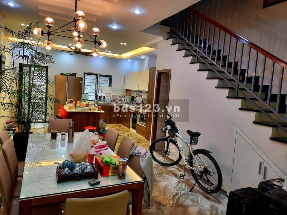 Ngõ như phố bán nhà đẹp Dương Quảng Hàm giá 4,3 tỷ liên hệ 0979522742