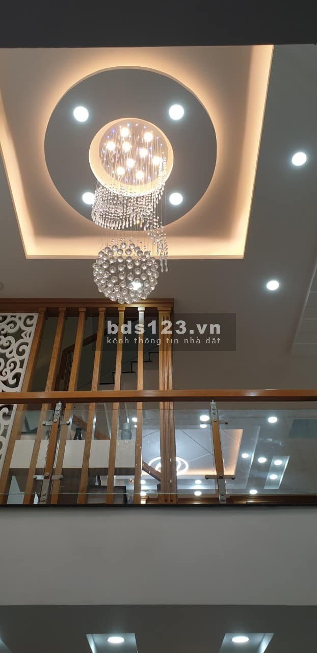 Hẻm 6m xe hỏi ngủ trong nhà nhà mới đẹp như hình 5 tầng bê tông cốt thép chủ tặng lại nội thất
