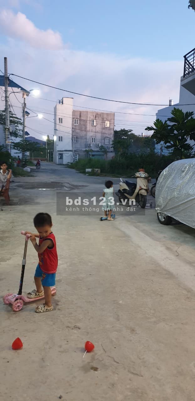 Hẻm 6m xe hỏi ngủ trong nhà nhà mới đẹp như hình 5 tầng bê tông cốt thép chủ tặng lại nội thất