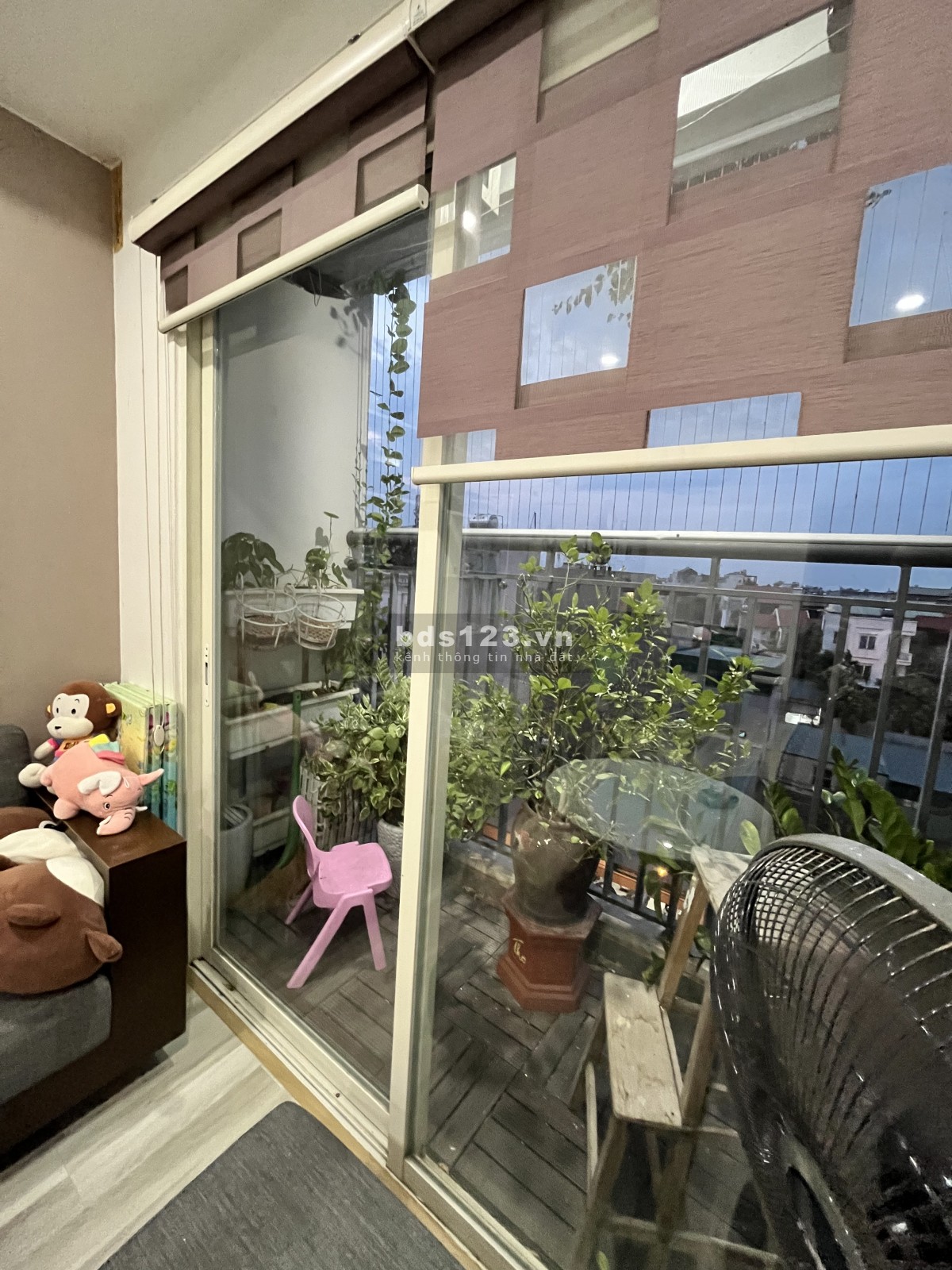 Chính chủ bán căn diện tích 68m2, 2 ngủ, 2vs, full nội thất bền đẹp lh 0858645222