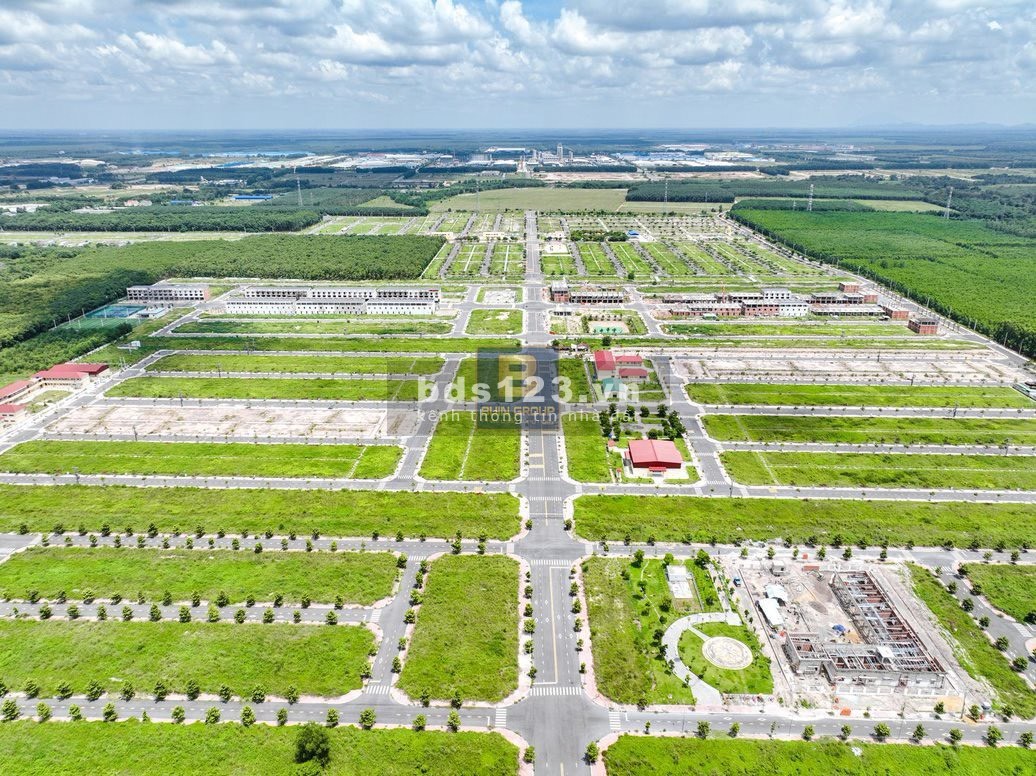 Cần bán lô đất nền 100m2, vị trí trung tâm thị trấn, khu dân đông đút phía Bắc Bình Dương