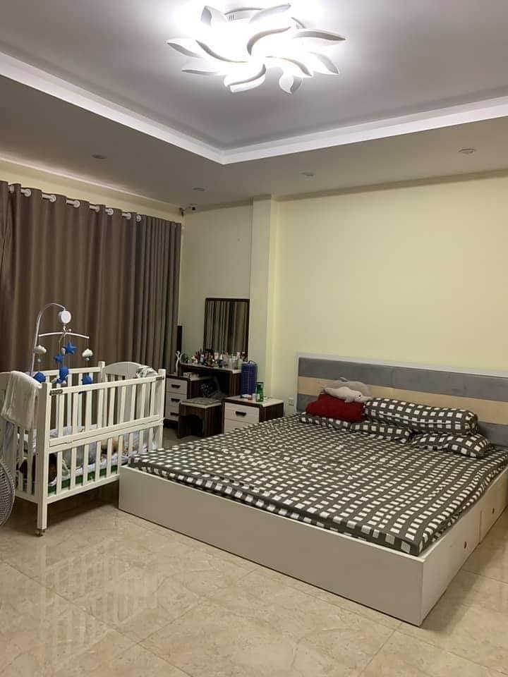 Cần bán nhà 5T mới đẹp, view biệt thự khu Trung Kính lớn, 38m x 5T chỉ 4.35 tỷ. Hàng đẹp có 1-0-2
